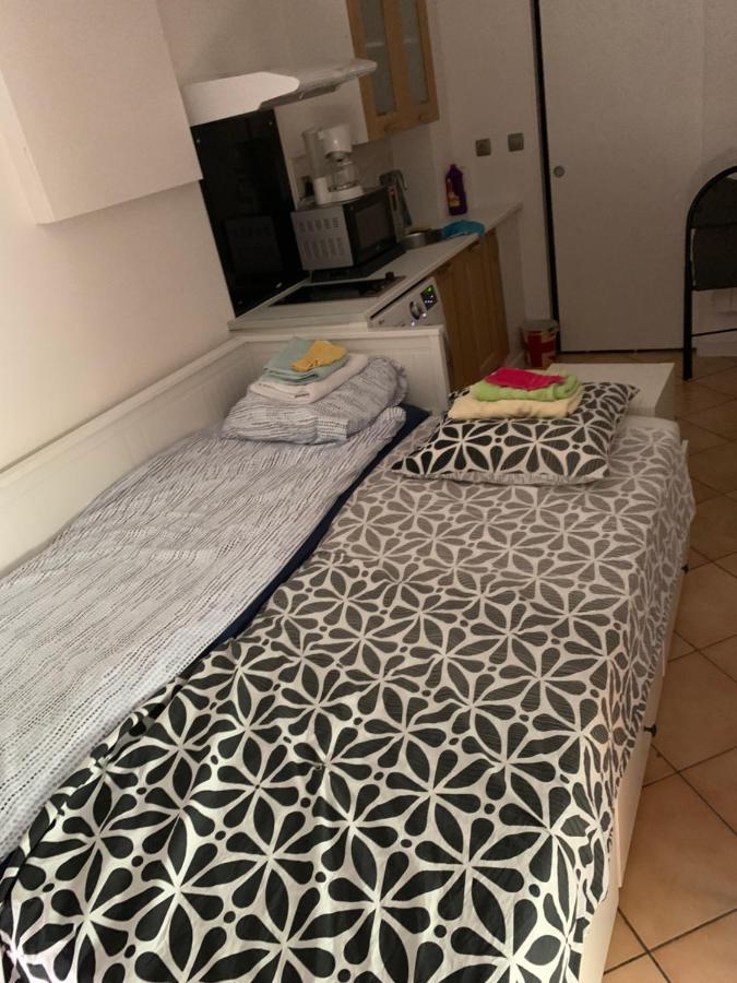 Joli Studio Tout Confort Avec Toutes Commodites Vaulx-en-Velin Exterior photo